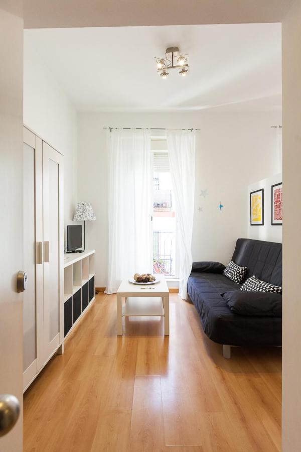 Peral Home Cozy Apartment เซบีญา ภายนอก รูปภาพ