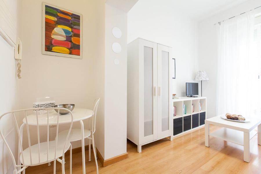 Peral Home Cozy Apartment เซบีญา ภายนอก รูปภาพ